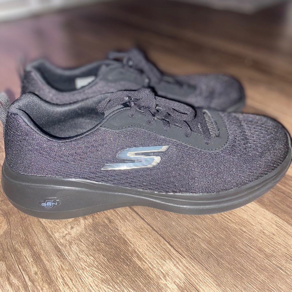 Brand New Women’s Sketchers NEVER WORN!